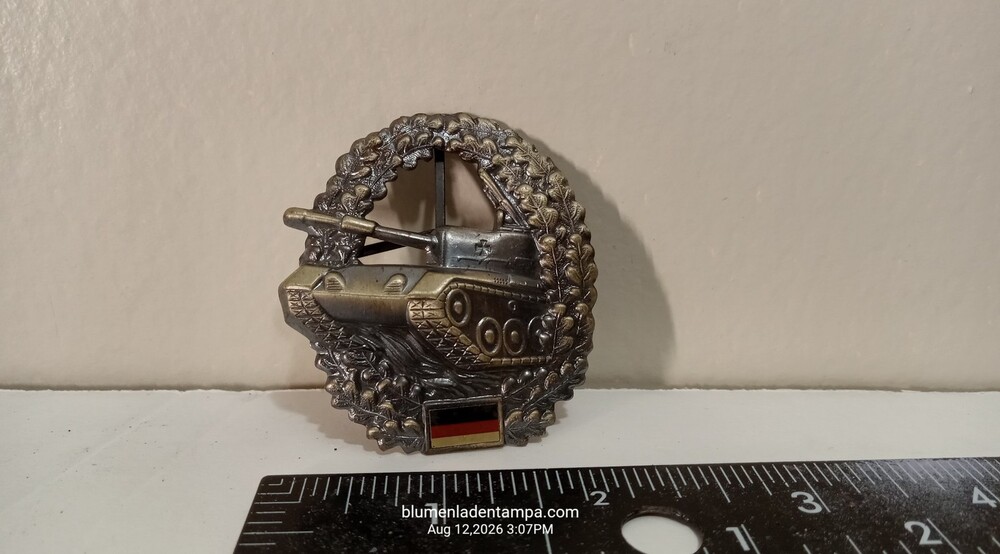 German Panzer Badge Tank with Oak Leaf Wreath and Flag Detail Pin